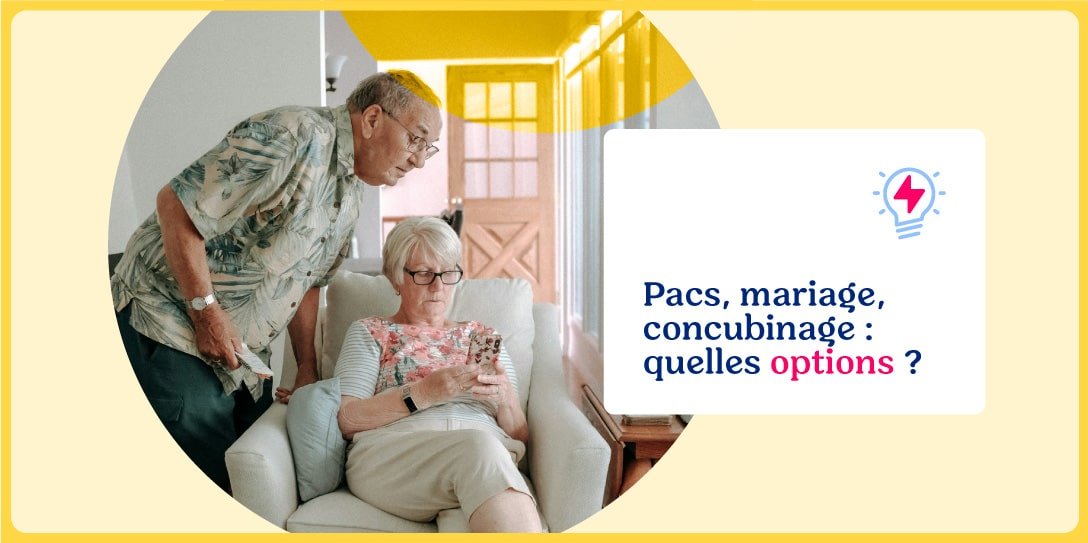 Un couple échangeant sur les différentes options de PACS, mariage ou concubinage, tout en consultant un smartphone.